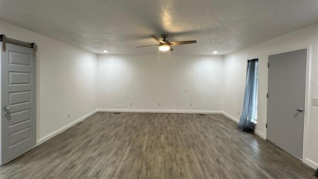 Building Photo - 12510 Maple Ridge Rd