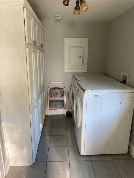 Mud/Laundry Room - 320 Cherry St