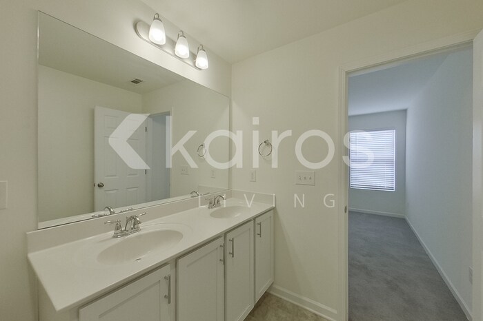 Building Photo - 218 Long Is Dr