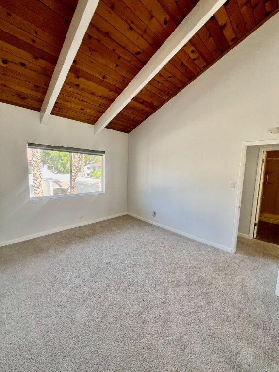 Building Photo - Updated 2 bedroom condo in a gated communi...