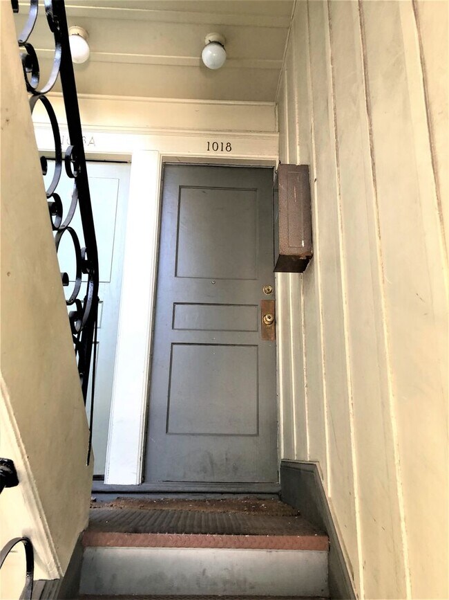 Building Photo - Bright & Spacious One Bedroom, Recently Renovated, W&D in Unit.  Available Now!