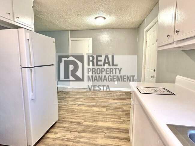 Building Photo - 2403 Groveland Cir N