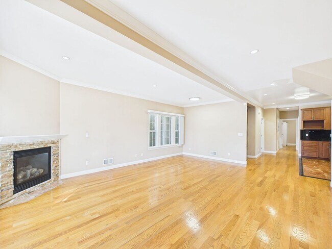 Building Photo - Spacious 3 bed/2 bath in prime Ingleside location near Ocean Ave.