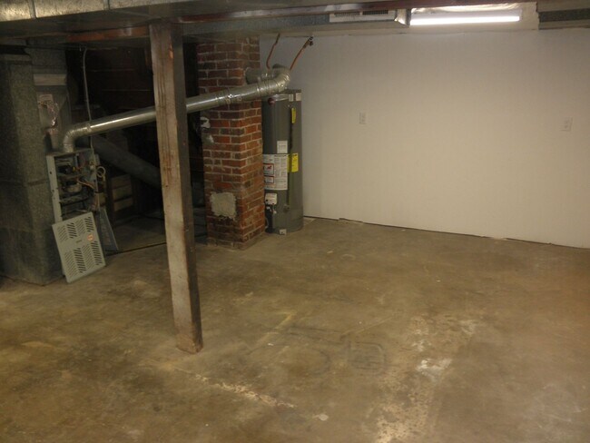 Building Photo - Charming home with basement