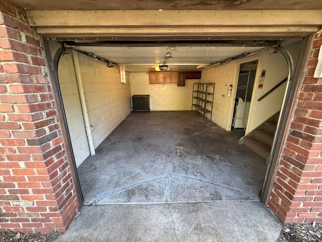 Building Photo - 111 Roberts Dr