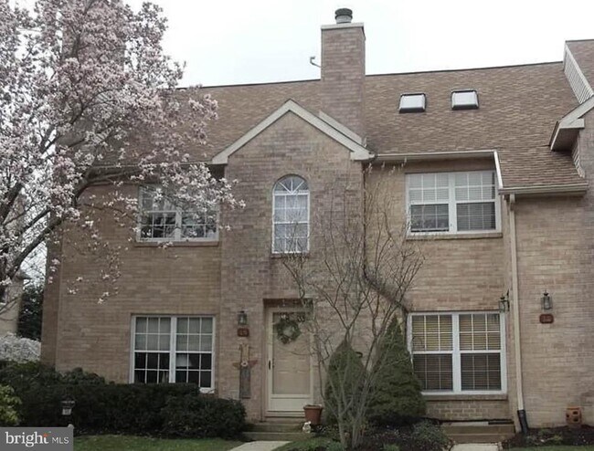 Building Photo - 15 Rampart Dr