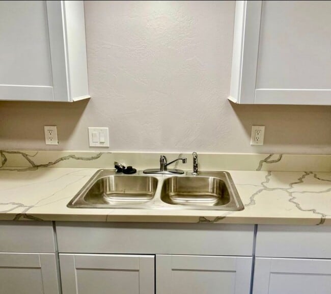 Building Photo - Charming Studio Near Downtown SLO