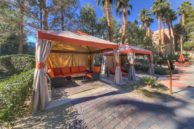 Building Photo - Meridian  Fully FURNISHED Condo with Strip & High Roller View. Includes Gas, Electric and Internet