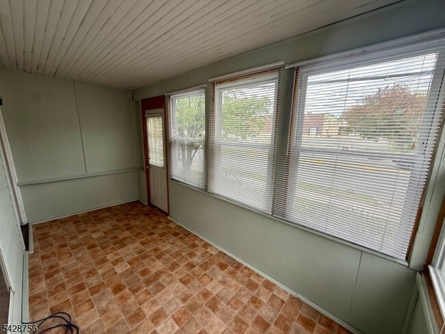 Building Photo - 23 E Hanover Ave