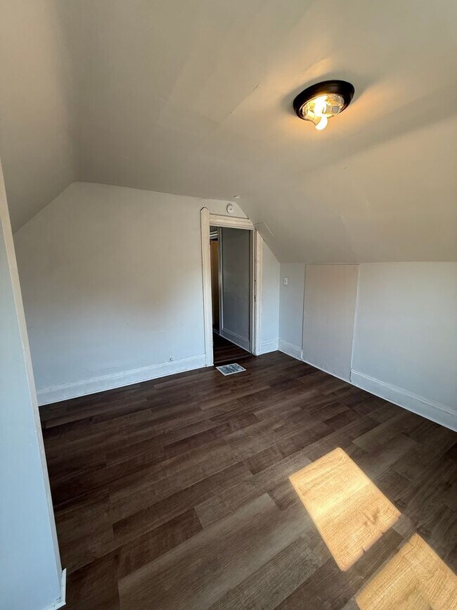 Building Photo - SECTION 8 and EDEN Accepted!! Newly Renovated 3BR Gem – 1.5 Baths!!