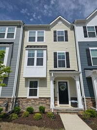 Building Photo - 4 Bed, 3.5 Bath Townhome Located just minutes from the VA/NC Line