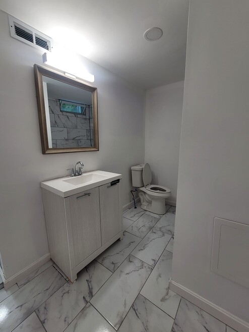 Building Photo - 2346 Main St