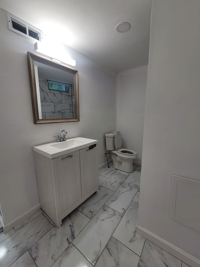 Building Photo - 2346 Main St