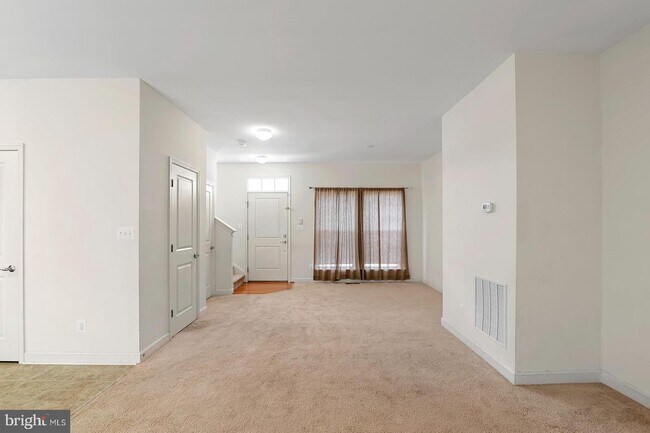 Building Photo - 37 Naomi St