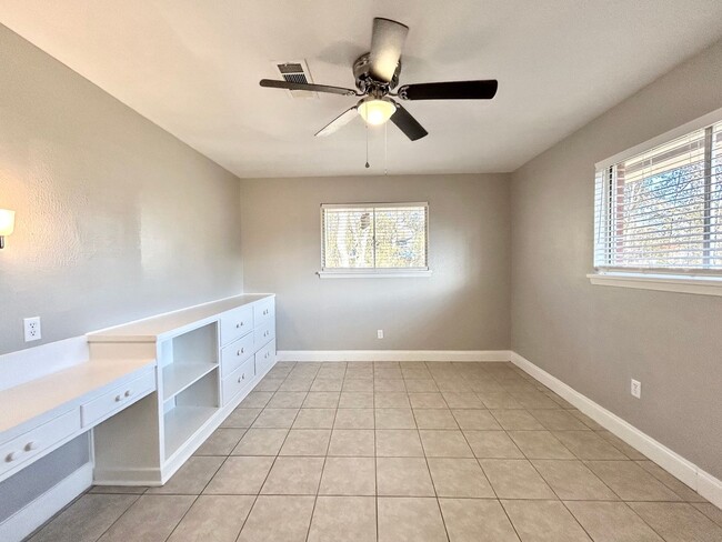 Building Photo - CENTRAL 3BR Private home!  Discounted Move...