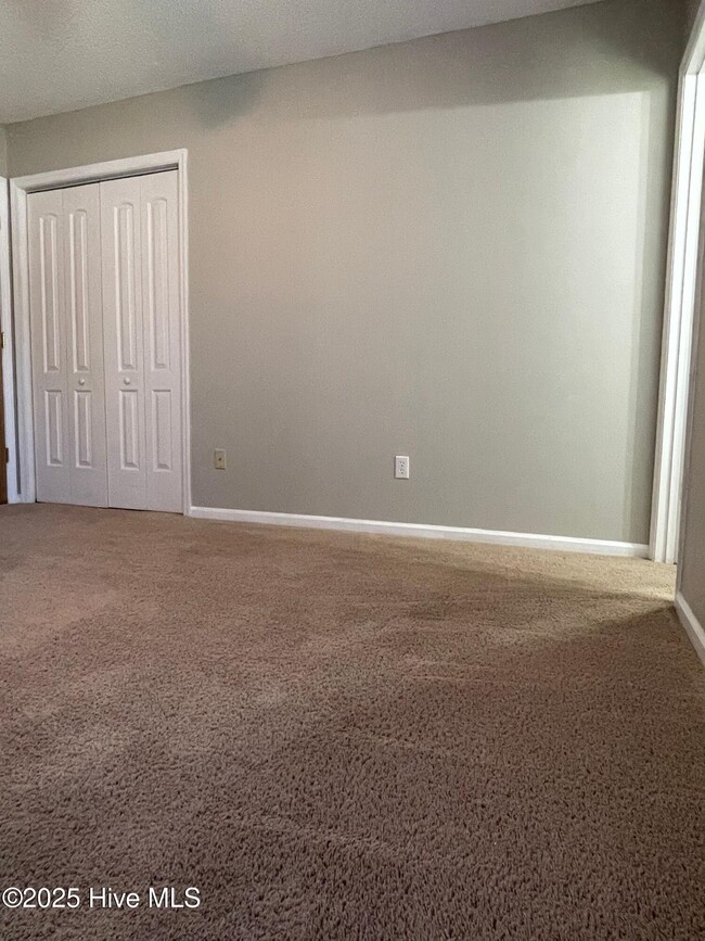 Building Photo - 2302 Knollwood Ln