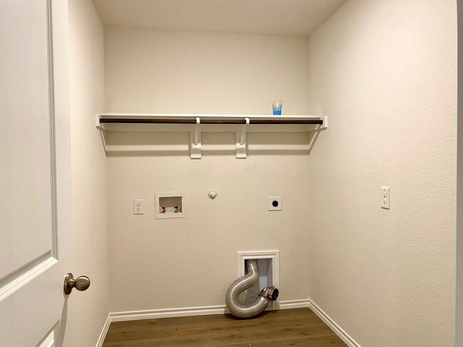 Building Photo - 5111 Knob Hl Dr