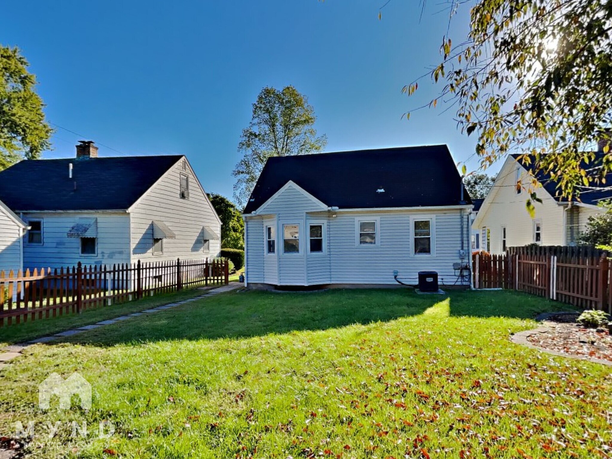 Building Photo - 635 Oakwood Ave