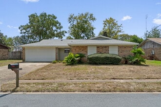 Building Photo - 137 Deville Dr