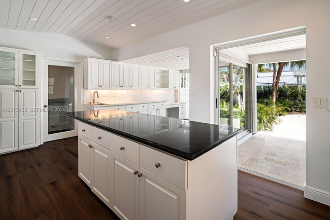 Building Photo - 669 S Mashta Dr