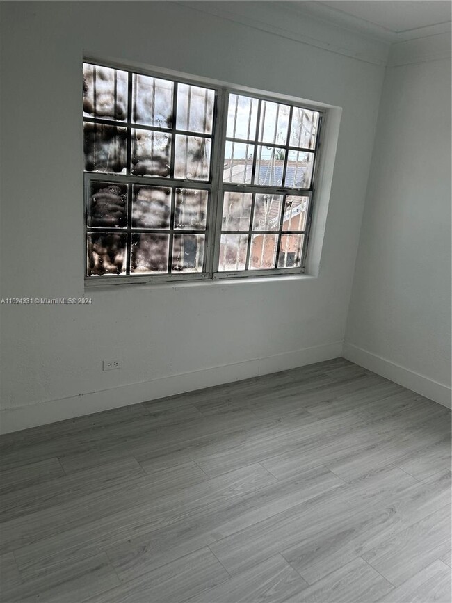 Building Photo - 2215 NW 33rd St