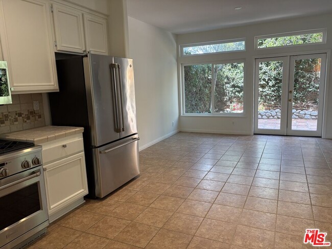 Building Photo - 247 St Croix Ct