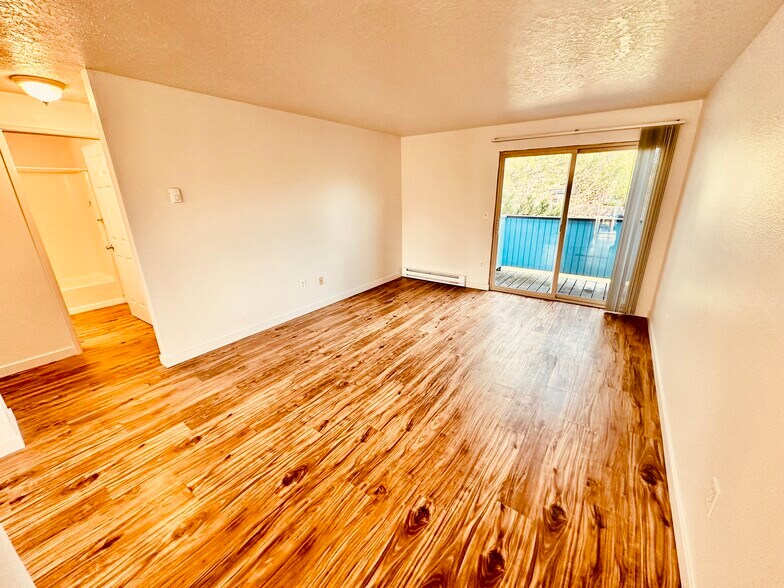 Building Photo - 3640 SW 114th Ave