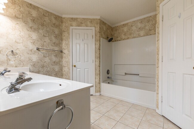 Building Photo - 10312 Sierra W Dr