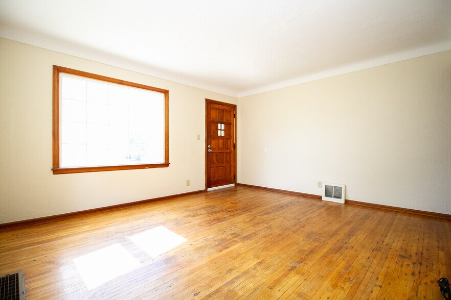 Building Photo - 1823 Marlow Rd