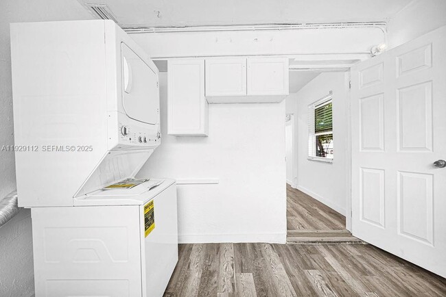 Building Photo - 4109 SW 23rd St