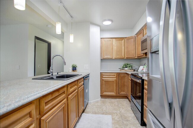 Building Photo - Penthouse level condo with views of canal and trail!