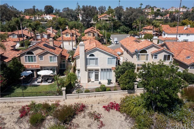 Building Photo - 24 Amarante