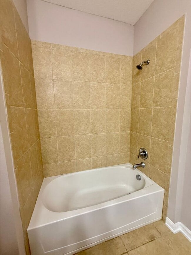 Building Photo - SPACIOUS Two Story Beautiful 5/4 Home in The Enclave At Aloma!