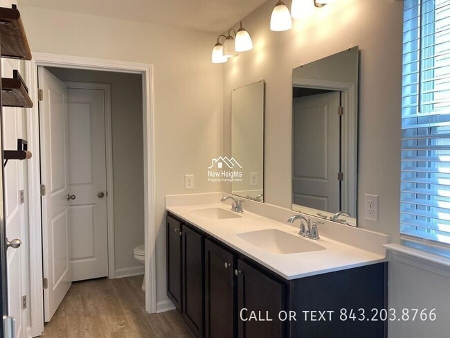 Building Photo - 2641 Alamanda Dr