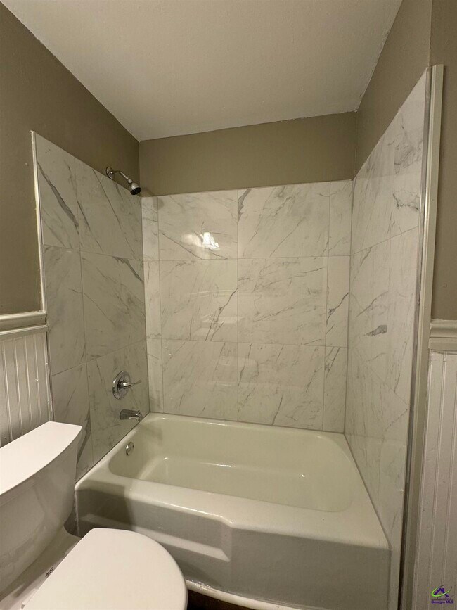 Building Photo - 204 Mike St