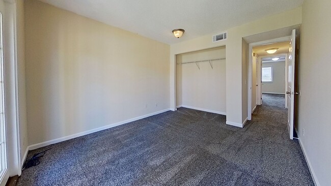 Building Photo - Beautiful 2 Bedroom Condo in The Colony Of...