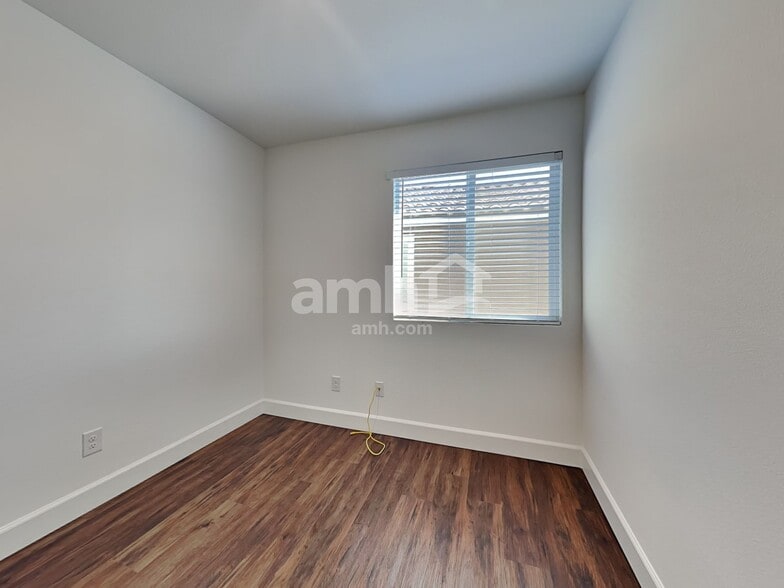 Building Photo - 4848 Blushing Star St