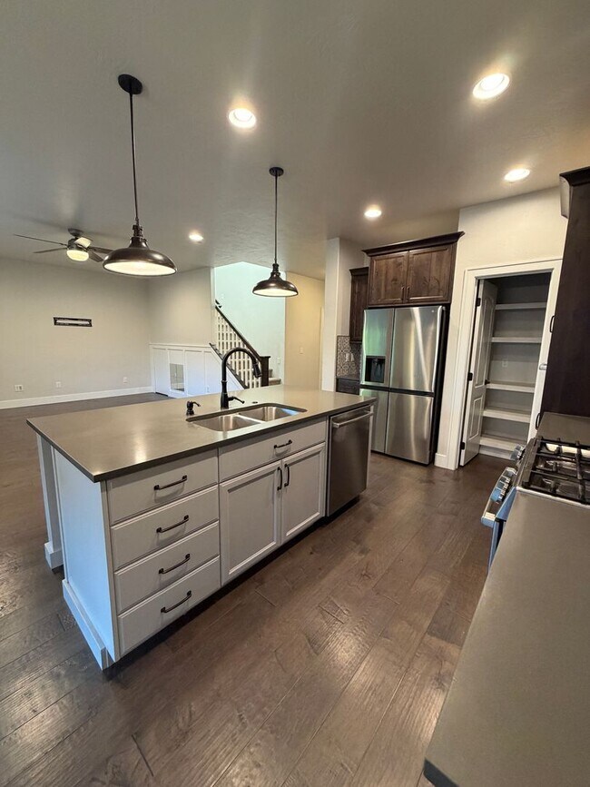 Building Photo - South Meridian Beautiful 4-Bedroom Home with a 3-Car Garage