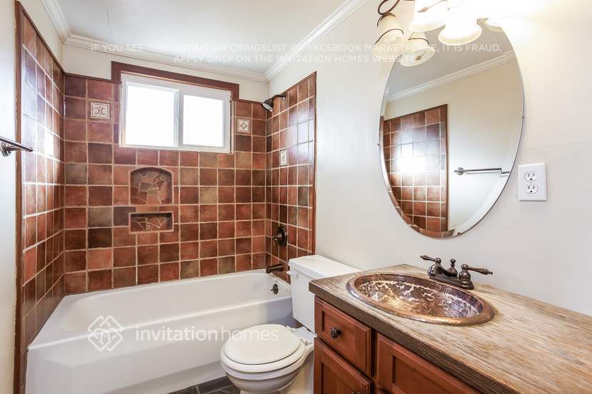 Building Photo - 1467 Michigan St