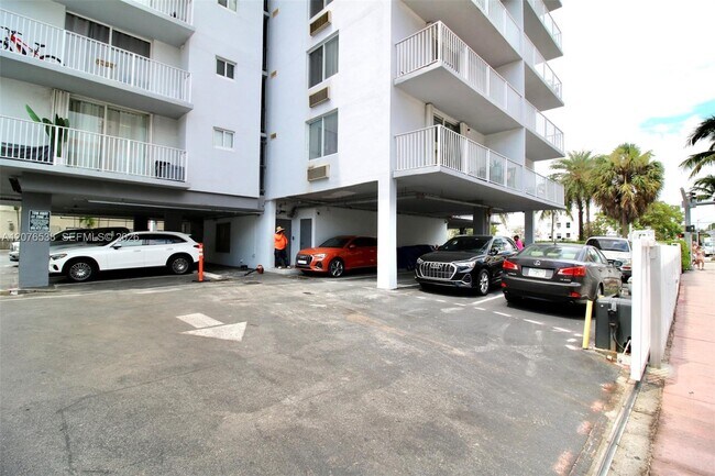 Building Photo - 1255 Collins Ave