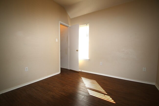 Building Photo - 105-107 Brazos Ln