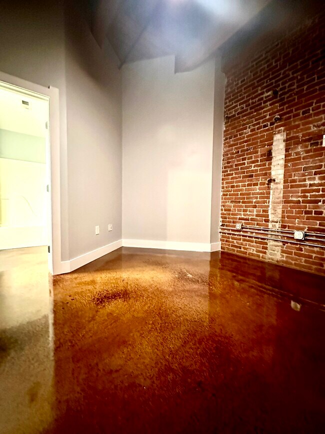 2nd Bedroom Suite - 55 S Harding St