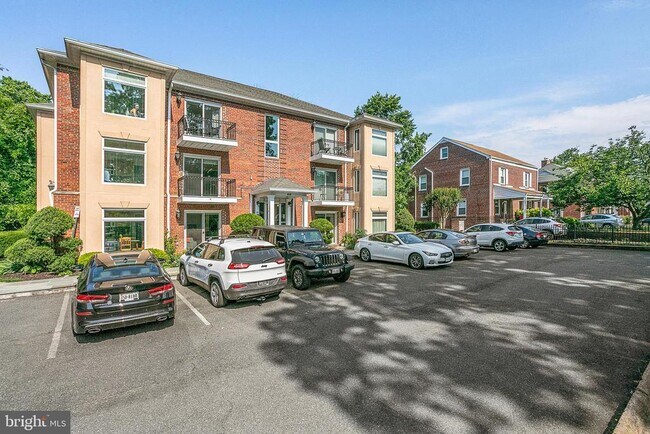 Building Photo - 416 S Veitch St