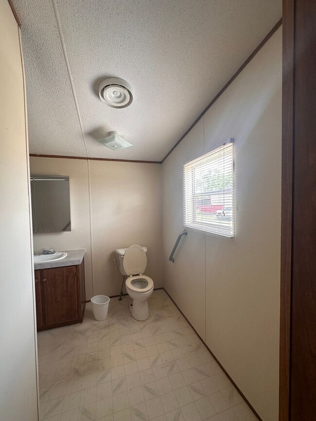 Building Photo - 3 Bed 2 Bath MH - Under Renovations