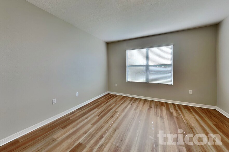 Building Photo - 991 Summer Glen Dr