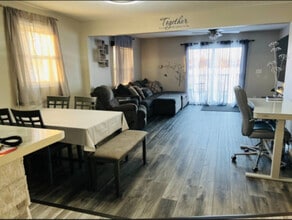 Building Photo - 1611 S Shr Dr