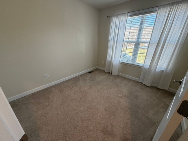 Building Photo - 3 Bed/3 Bath Townhome Christiansburg