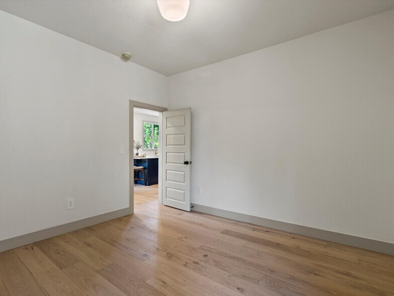 Building Photo - 883 S Downing St
