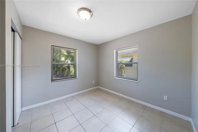 Building Photo - Adams Street