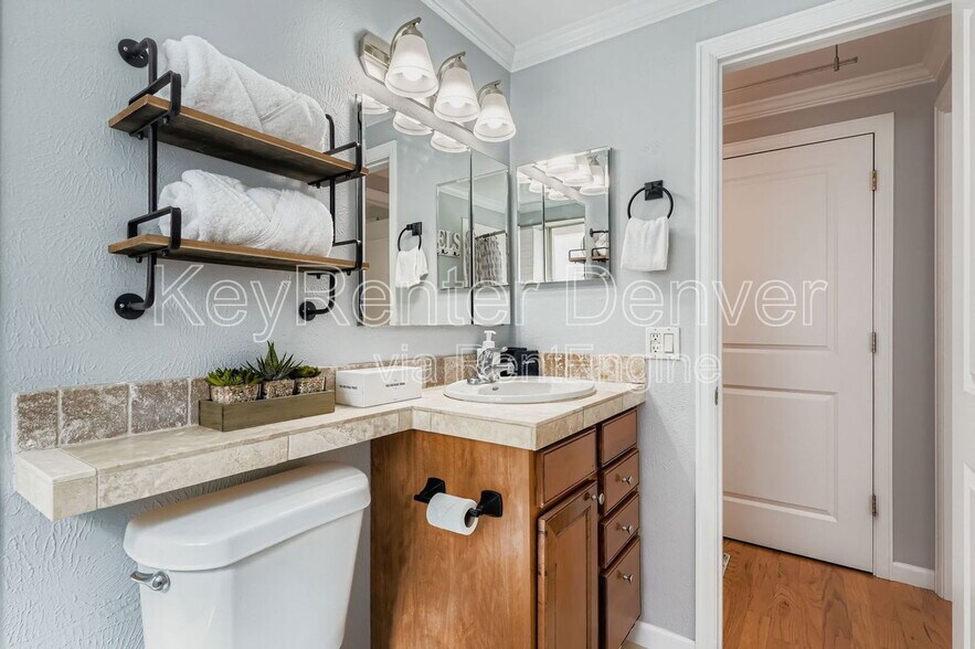 Building Photo - 1327 Steele St